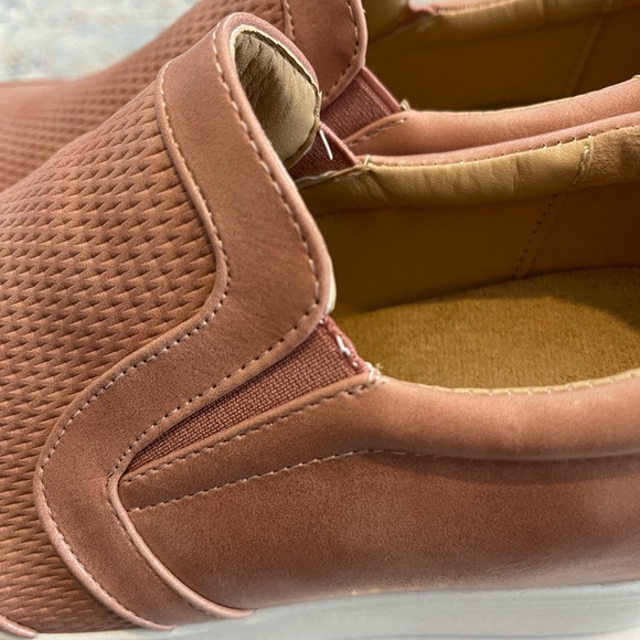 DANSKIN PINK VEGAN LEATHER FLOATER SIZE 9 - Picture 5 of 11